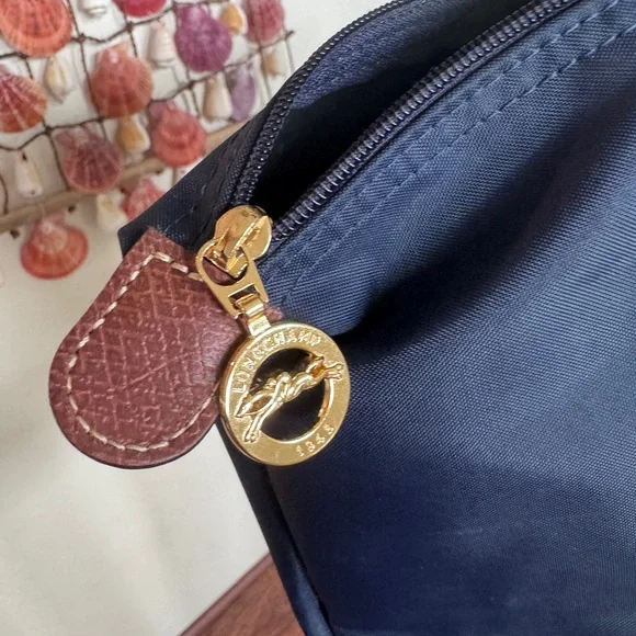 Medium Le Pliage Nylon Shoulder Tote in Navy Blue - Picture 8 of 16